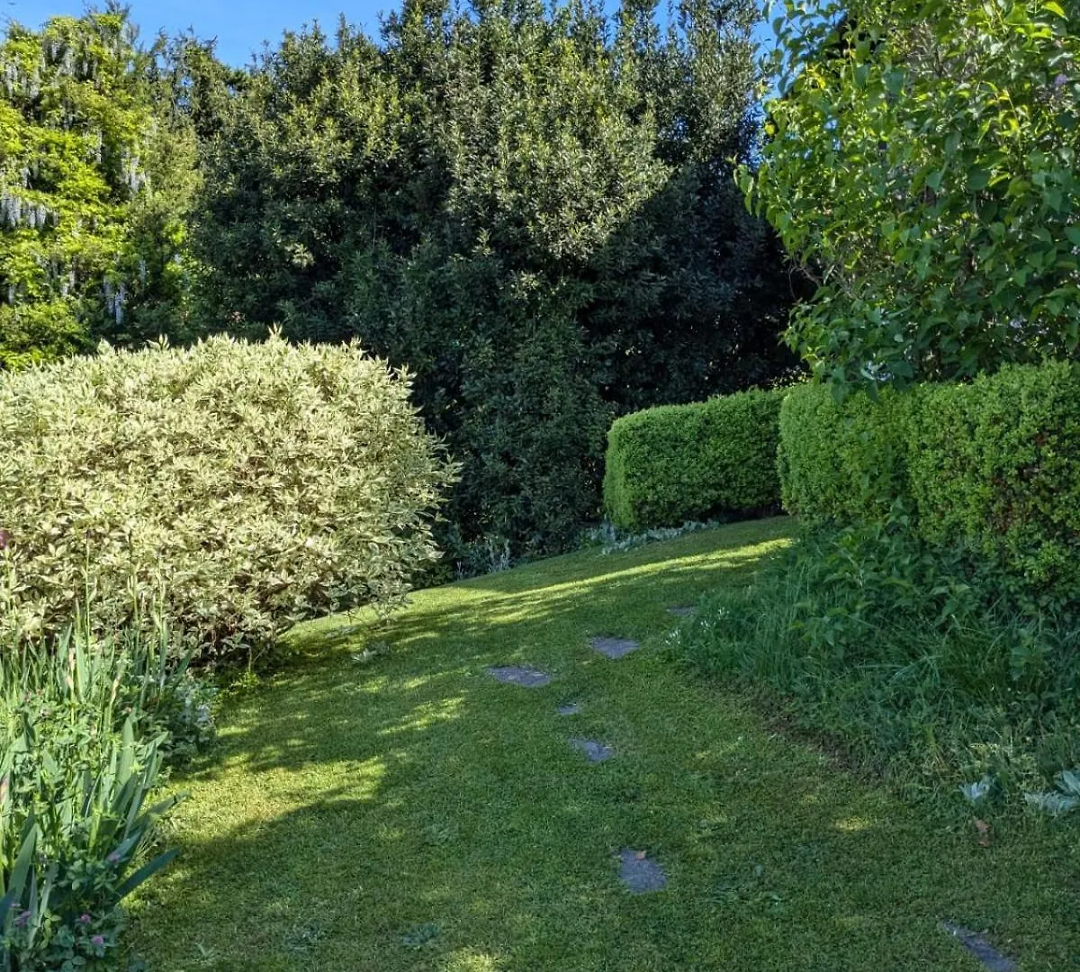 Elegant Lakeview Retreat With Garden Lake Como Just 5 Minutes From Varenna Bellano 0*,  Italia